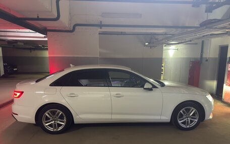 Audi A4, 2018 год, 2 300 000 рублей, 13 фотография