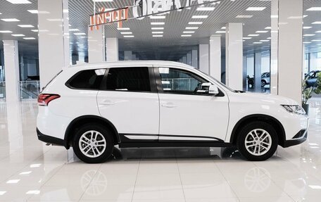 Mitsubishi Outlander III рестайлинг 3, 2018 год, 1 799 000 рублей, 5 фотография