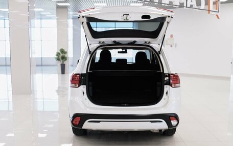 Mitsubishi Outlander III рестайлинг 3, 2018 год, 1 799 000 рублей, 8 фотография
