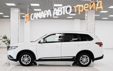Mitsubishi Outlander III рестайлинг 3, 2018 год, 1 799 000 рублей, 6 фотография