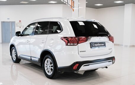 Mitsubishi Outlander III рестайлинг 3, 2018 год, 1 799 000 рублей, 4 фотография