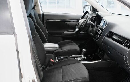 Mitsubishi Outlander III рестайлинг 3, 2018 год, 1 799 000 рублей, 19 фотография