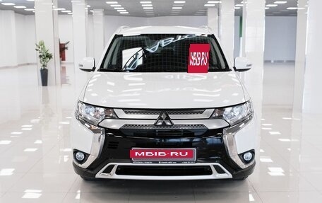 Mitsubishi Outlander III рестайлинг 3, 2018 год, 1 799 000 рублей, 7 фотография