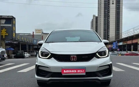Honda Fit, 2024 год, 1 300 000 рублей, 2 фотография