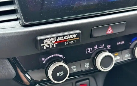 Honda Fit, 2024 год, 1 300 000 рублей, 8 фотография