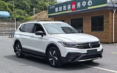 Volkswagen Tiguan II, 2025 год, 2 280 000 рублей, 3 фотография