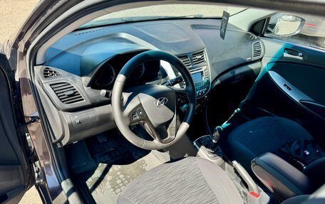 Hyundai Solaris II рестайлинг, 2015 год, 750 000 рублей, 30 фотография
