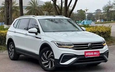 Volkswagen Tiguan II, 2021 год, 1 880 000 рублей, 1 фотография