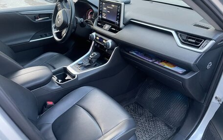 Toyota RAV4, 2020 год, 3 500 000 рублей, 2 фотография