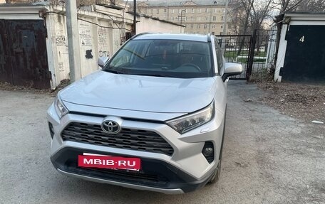 Toyota RAV4, 2020 год, 3 500 000 рублей, 14 фотография