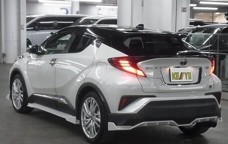 Toyota C-HR I рестайлинг, 2022 год, 2 000 000 рублей, 5 фотография
