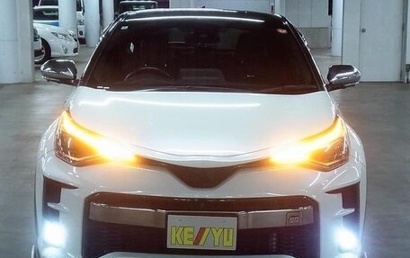 Toyota C-HR I рестайлинг, 2022 год, 2 000 000 рублей, 2 фотография