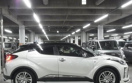 Toyota C-HR I рестайлинг, 2022 год, 2 000 000 рублей, 3 фотография