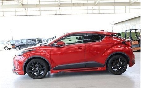 Toyota C-HR I рестайлинг, 2022 год, 2 030 000 рублей, 4 фотография