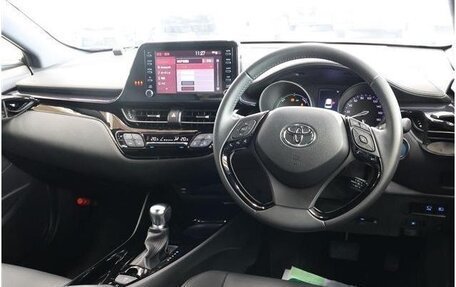 Toyota C-HR I рестайлинг, 2022 год, 2 030 000 рублей, 8 фотография