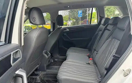 Volkswagen Tiguan II, 2021 год, 1 880 000 рублей, 8 фотография