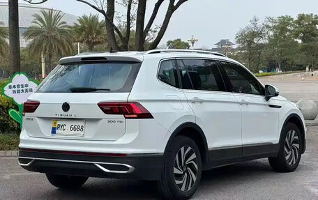 Volkswagen Tiguan II, 2021 год, 1 880 000 рублей, 4 фотография