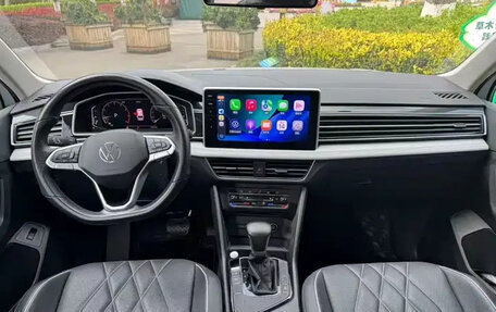 Volkswagen Tiguan II, 2021 год, 1 880 000 рублей, 9 фотография