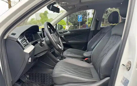 Volkswagen Tiguan II, 2021 год, 1 880 000 рублей, 7 фотография