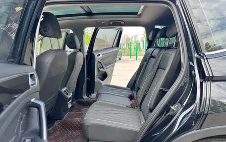 Volkswagen Tiguan II, 2022 год, 2 370 000 рублей, 8 фотография