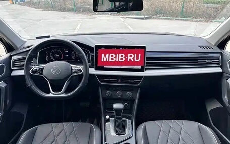 Volkswagen Tiguan II, 2022 год, 2 370 000 рублей, 9 фотография
