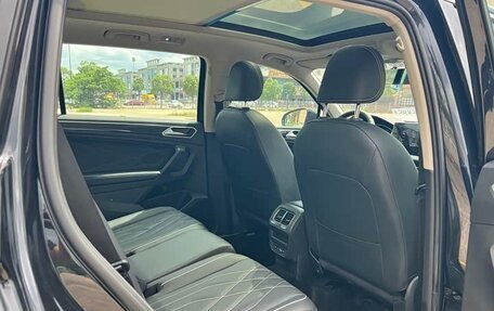 Volkswagen Tiguan II, 2023 год, 2 450 000 рублей, 10 фотография