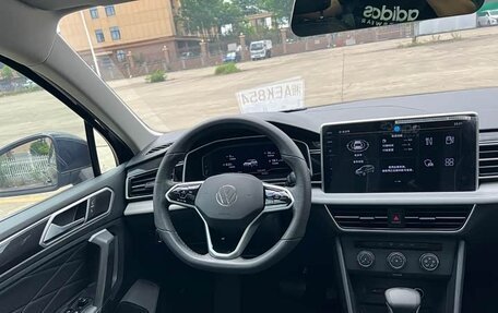 Volkswagen Tiguan II, 2023 год, 2 450 000 рублей, 11 фотография