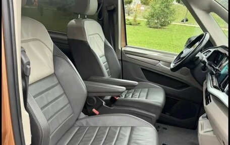 Volkswagen Multivan, 2022 год, 6 450 000 рублей, 8 фотография