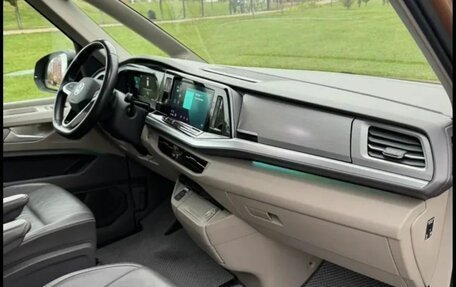 Volkswagen Multivan, 2022 год, 6 450 000 рублей, 7 фотография