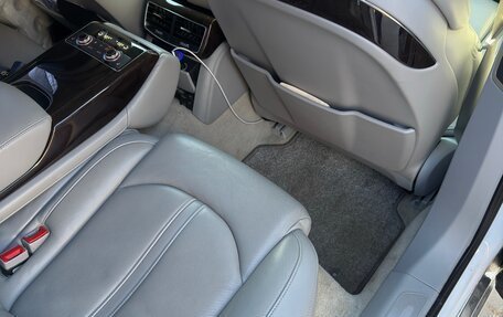Audi A8, 2010 год, 1 700 000 рублей, 9 фотография