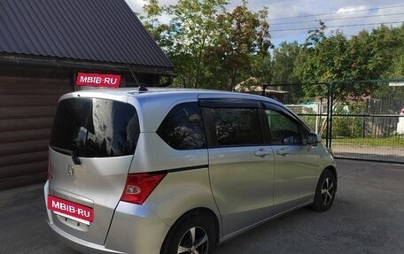 Honda Freed I, 2009 год, 900 000 рублей, 3 фотография