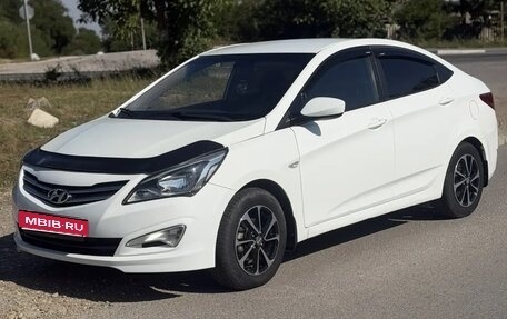 Hyundai Solaris II рестайлинг, 2015 год, 800 000 рублей, 1 фотография