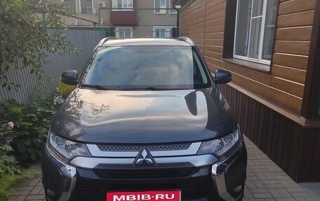 Mitsubishi Outlander III рестайлинг 3, 2020 год, 2 120 000 рублей, 1 фотография