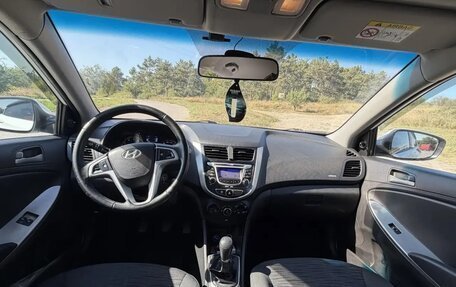 Hyundai Solaris II рестайлинг, 2015 год, 800 000 рублей, 4 фотография