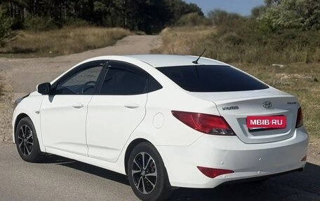 Hyundai Solaris II рестайлинг, 2015 год, 800 000 рублей, 3 фотография