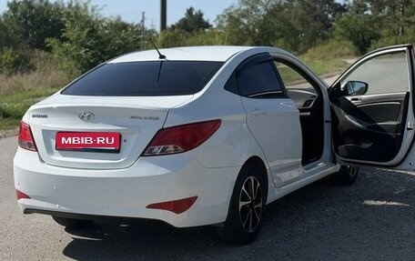 Hyundai Solaris II рестайлинг, 2015 год, 800 000 рублей, 2 фотография