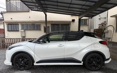 Toyota C-HR I рестайлинг, 2022 год, 1 840 000 рублей, 7 фотография