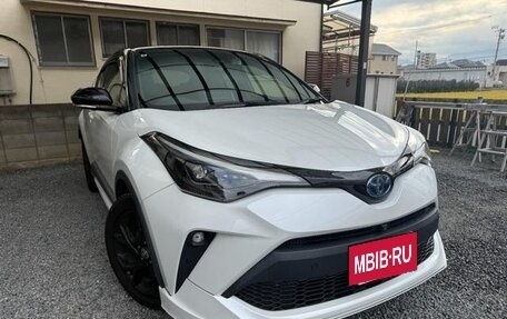 Toyota C-HR I рестайлинг, 2022 год, 1 840 000 рублей, 3 фотография
