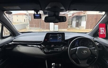 Toyota C-HR I рестайлинг, 2022 год, 1 840 000 рублей, 14 фотография