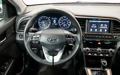Hyundai Elantra VI рестайлинг, 2020 год, 1 700 000 рублей, 12 фотография