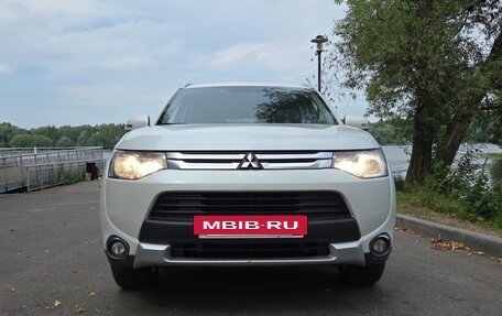 Mitsubishi Outlander III рестайлинг 3, 2014 год, 1 590 000 рублей, 3 фотография