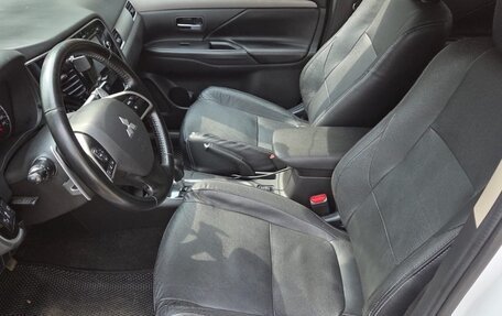 Mitsubishi Outlander III рестайлинг 3, 2014 год, 1 590 000 рублей, 14 фотография
