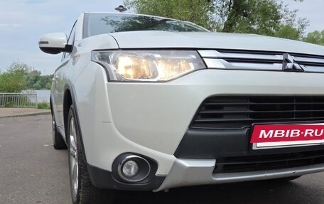 Mitsubishi Outlander III рестайлинг 3, 2014 год, 1 590 000 рублей, 8 фотография
