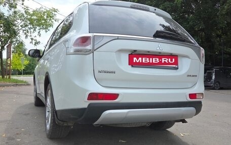 Mitsubishi Outlander III рестайлинг 3, 2014 год, 1 590 000 рублей, 7 фотография