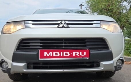 Mitsubishi Outlander III рестайлинг 3, 2014 год, 1 590 000 рублей, 9 фотография