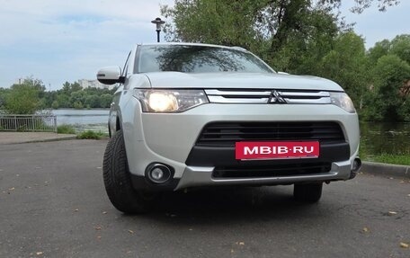 Mitsubishi Outlander III рестайлинг 3, 2014 год, 1 590 000 рублей, 17 фотография