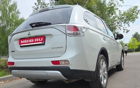 Mitsubishi Outlander III рестайлинг 3, 2014 год, 1 590 000 рублей, 15 фотография