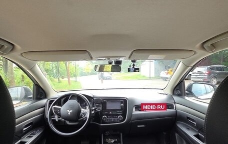 Mitsubishi Outlander III рестайлинг 3, 2014 год, 1 590 000 рублей, 16 фотография