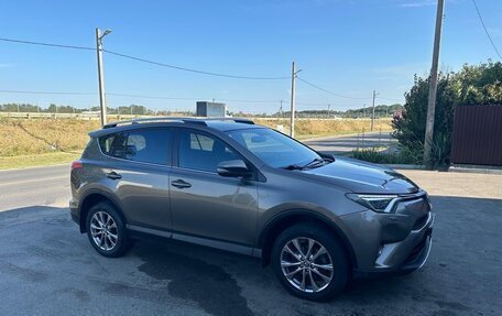 Toyota RAV4, 2018 год, 2 150 000 рублей, 3 фотография