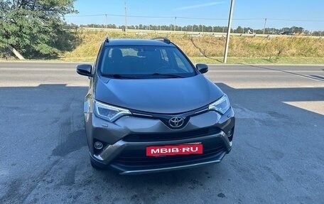 Toyota RAV4, 2018 год, 2 150 000 рублей, 6 фотография